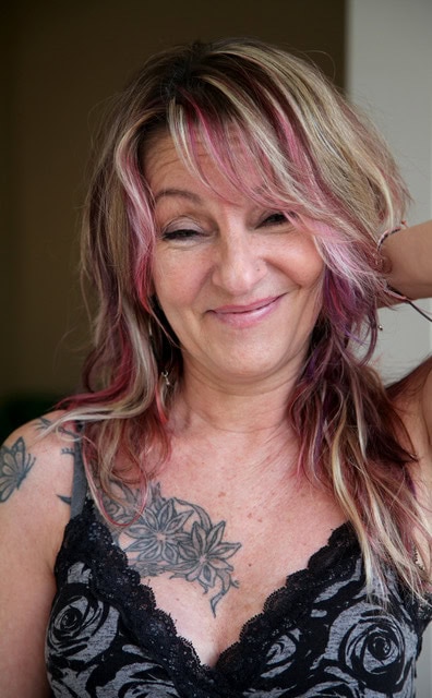 Nuria Fernandez - Cáncer Fotos para el calendario astrológico del Ullal. Stop glamping en Gandía.