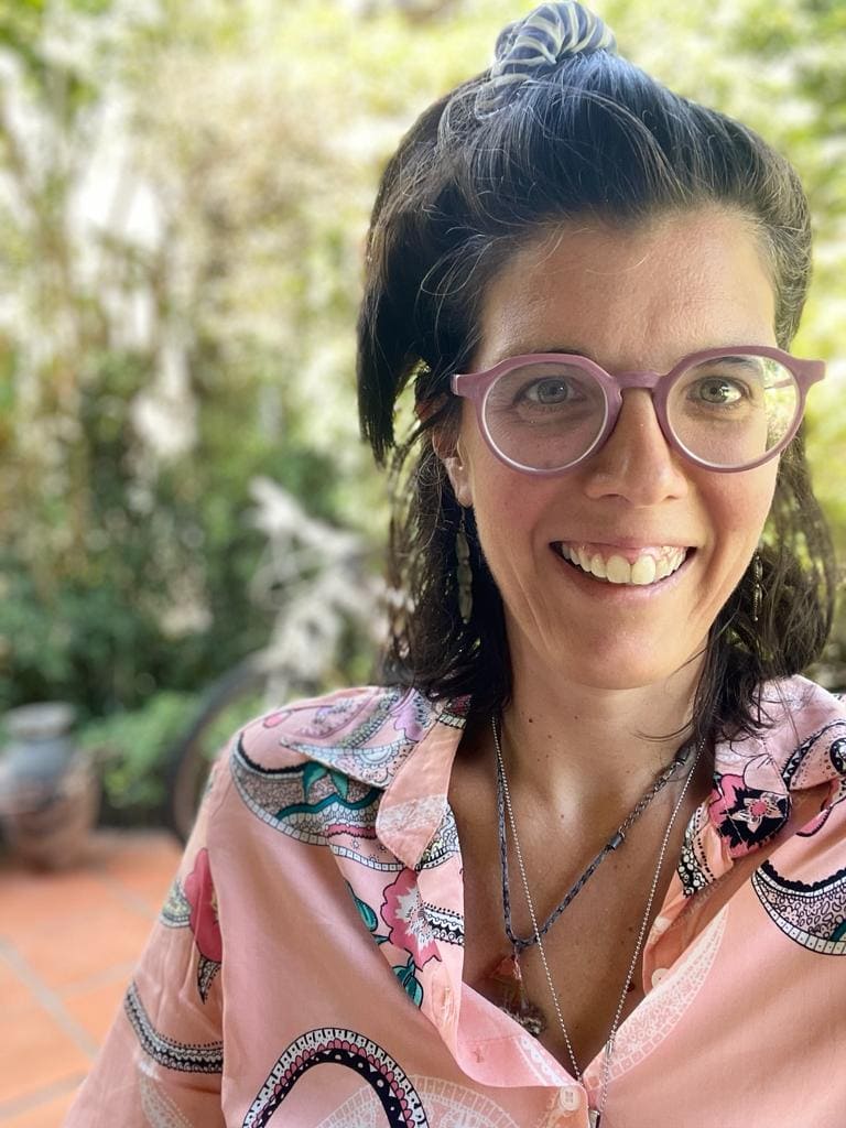 Ana Mazzino - Acuario Fotos para el calendario astrológico del Ullal. Stop glamping en Gandía.